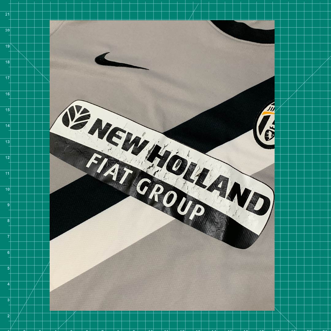 Vintage Nike Juventus (09/10) Away Jersey